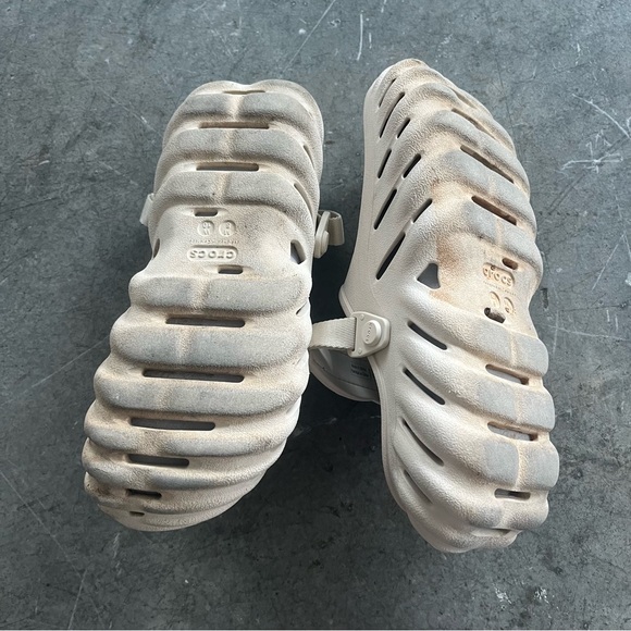 Crocs Men’s 8 Women’s 10 beige sand cream color - Picture 5 of 5